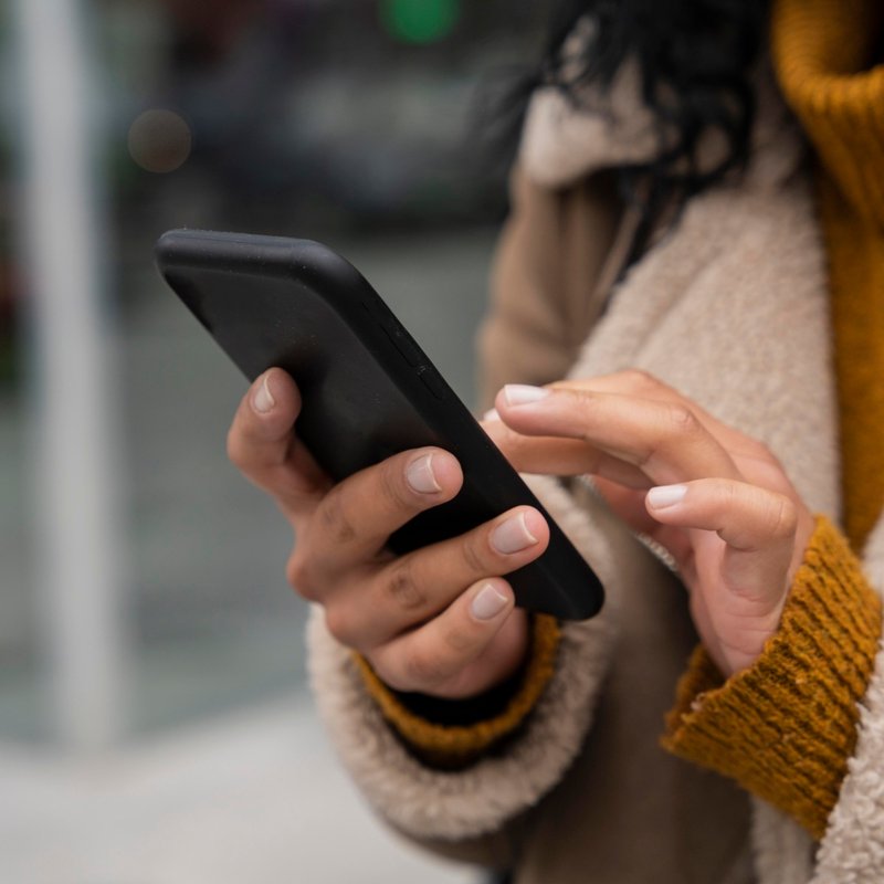 Por que os brasileiros estão adiando a compra de smartphones
