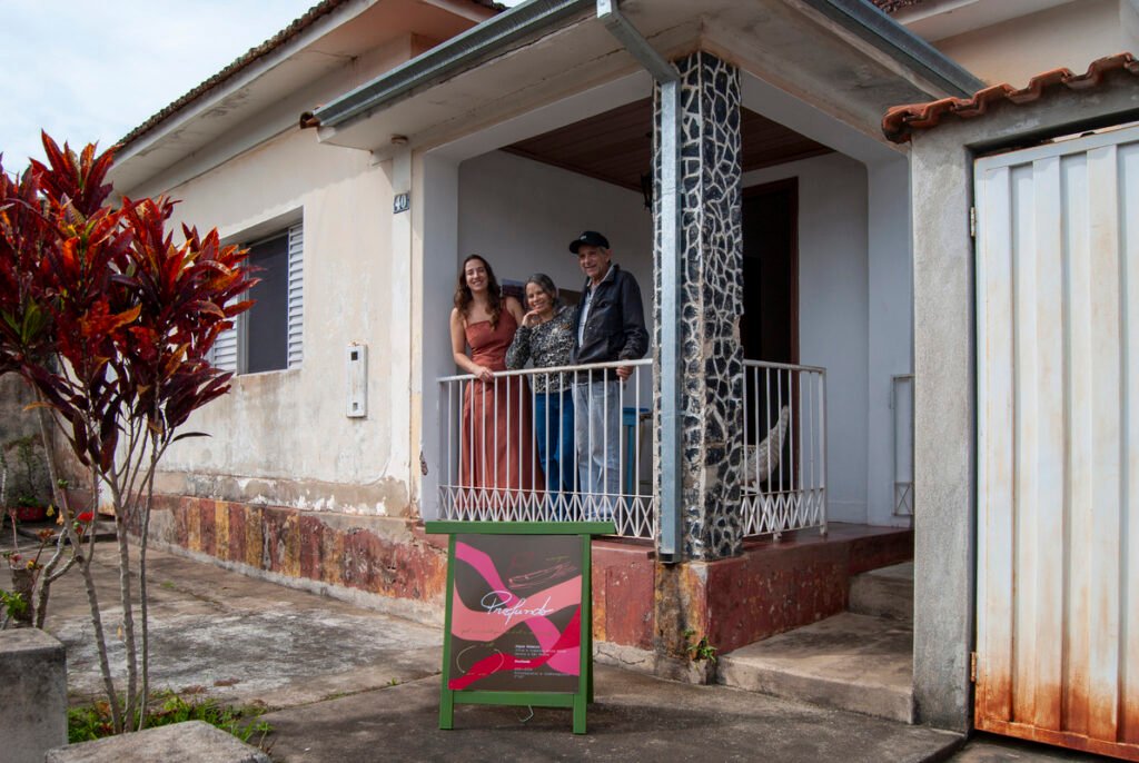 Moradores transformam cidade mineira com arte contemporânea