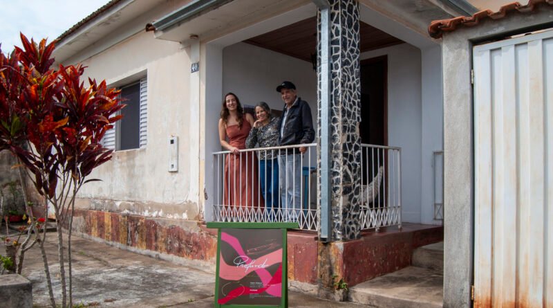 Moradores transformam cidade mineira com arte contemporânea