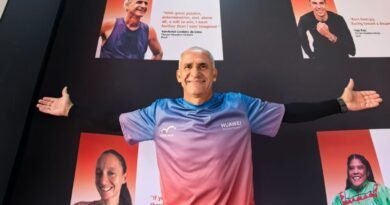 Huawei comemora um ano de loja com Vanderlei Cordeiro
