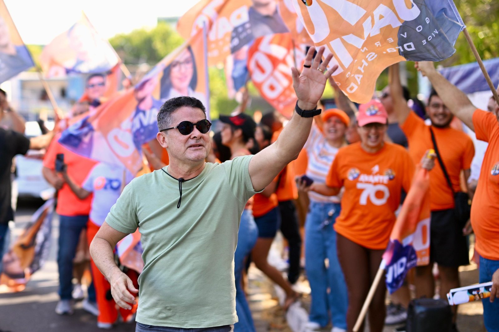 David Almeida percorre Manaus em domingo de bandeiraços do 70