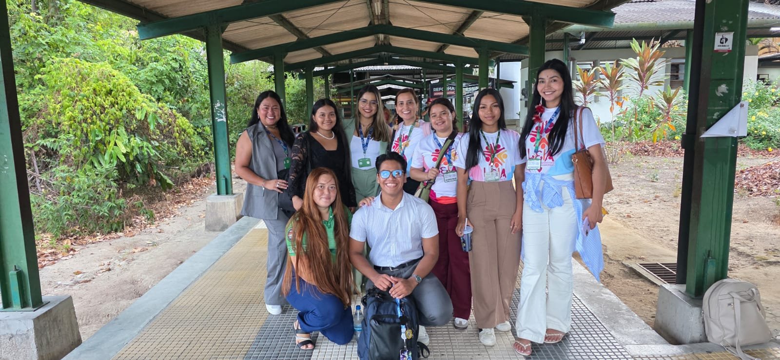 Jorge Oliveira parabeniza alunos de Pedagogia da UEA de Tabatinga pela participação em seminário sobre infâncias na Amazônia
