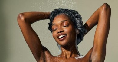 Como finalizar cabelo cacheado: passo a passo