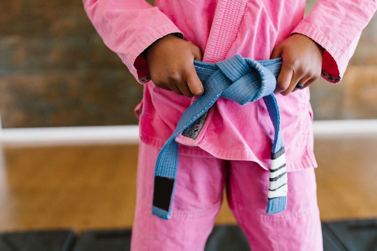 Aos 12 anos, brasileira acumula títulos no jiu-jítsu e MMA