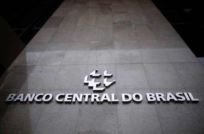 Juros altos influenciam projeção menor de crescimento do Brasil