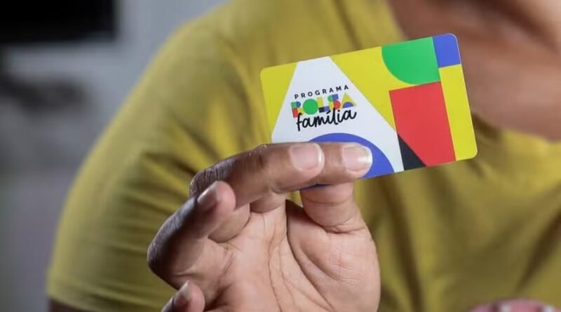 Governo atualiza valores do Bolsa Família para outubro