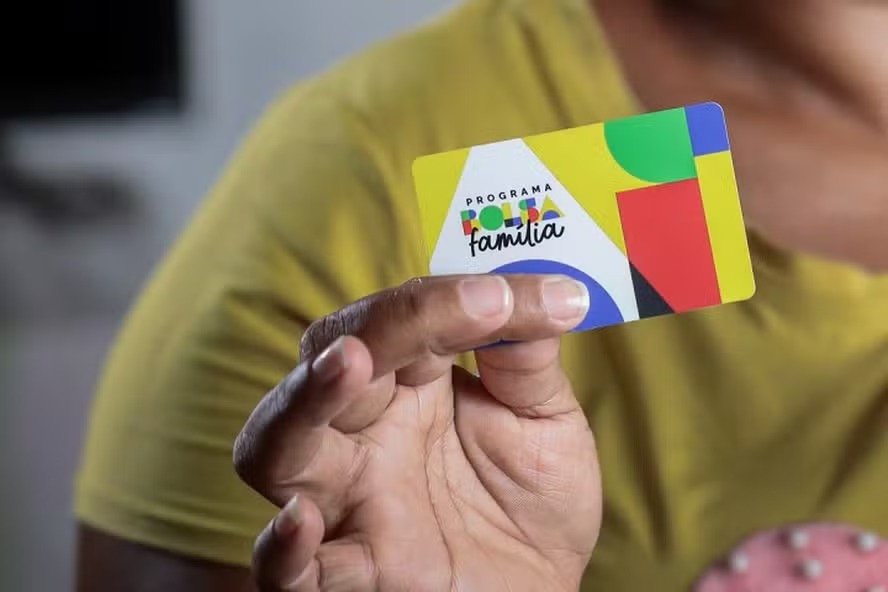 Governo atualiza valores do Bolsa Família para outubro