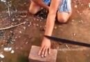 Homem encara desafio de tirar o fôlego com lâmina veja  vídeo