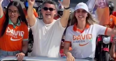 Onda Laranja reúne mais de mil veículos em carreata de apoio a David Almeida em Manaus
