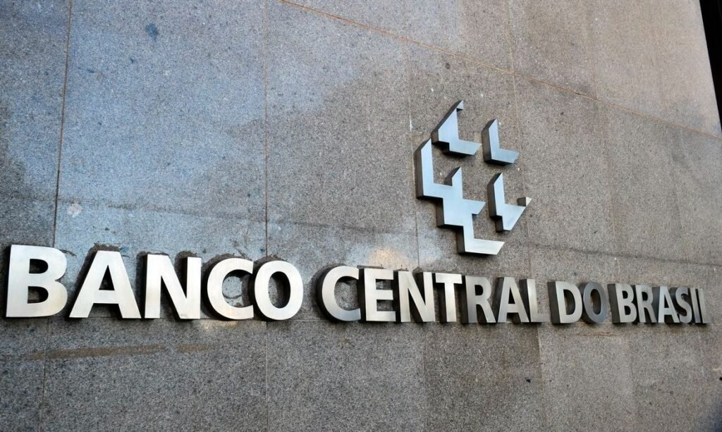 Focus prevê PIB maior e inflação menor em 2026
