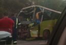 Colisão entre ônibus e carreta deixa trânsito lento na BR-174
