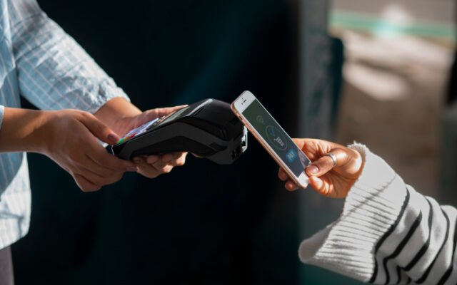 Pix e parcelamento influenciam compras fora do Brasil