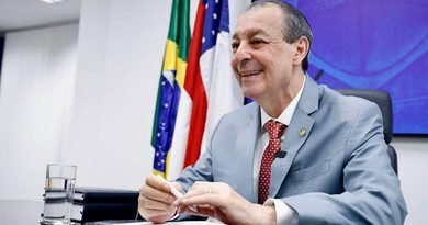 Omar Aziz vence Maria do Carmo e é eleito o novo governador do Amazonas