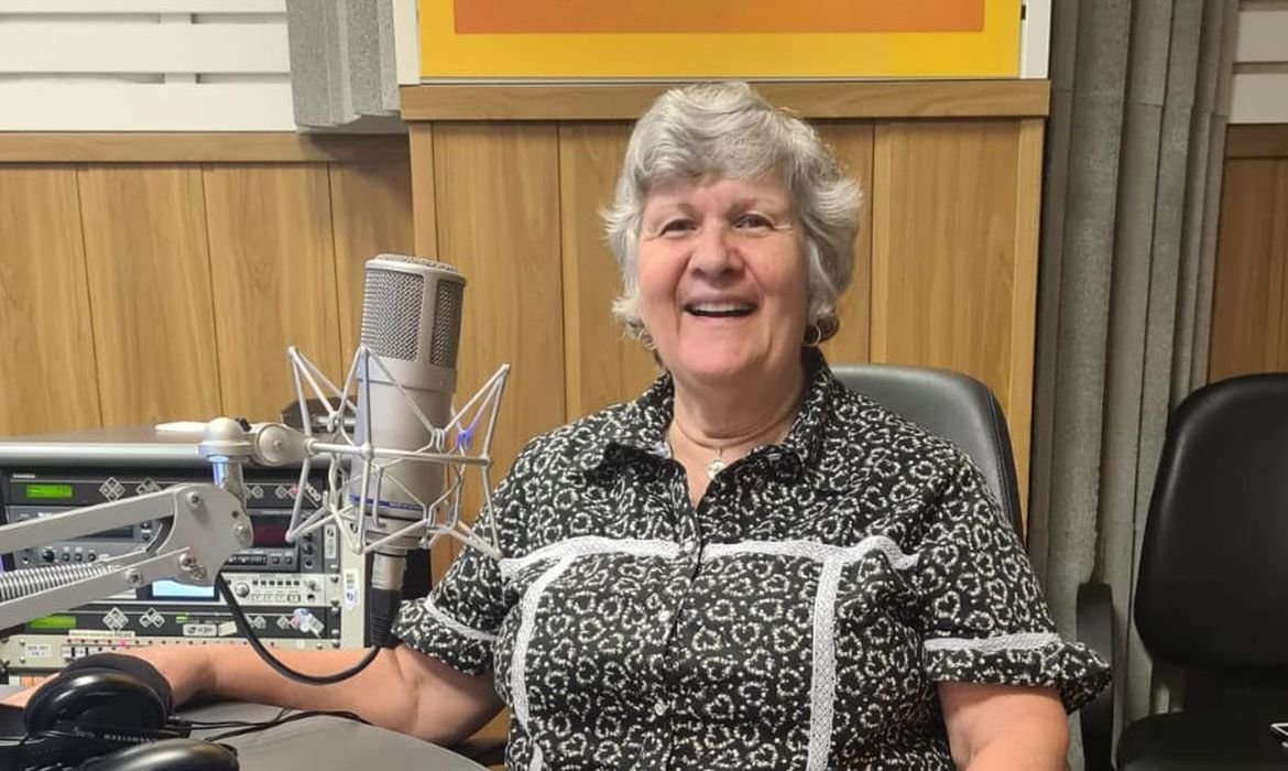 Rádios Nacional e MEC estreiam nova temporada do programa Alma Blues com a apresentadora Jussara Mendonça. Foto: Rádio Nacional/Divulgação
