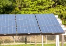 Placas de energia solar instaladas para gerar eletricidade