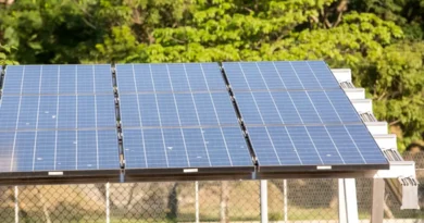Placas de energia solar instaladas para gerar eletricidade