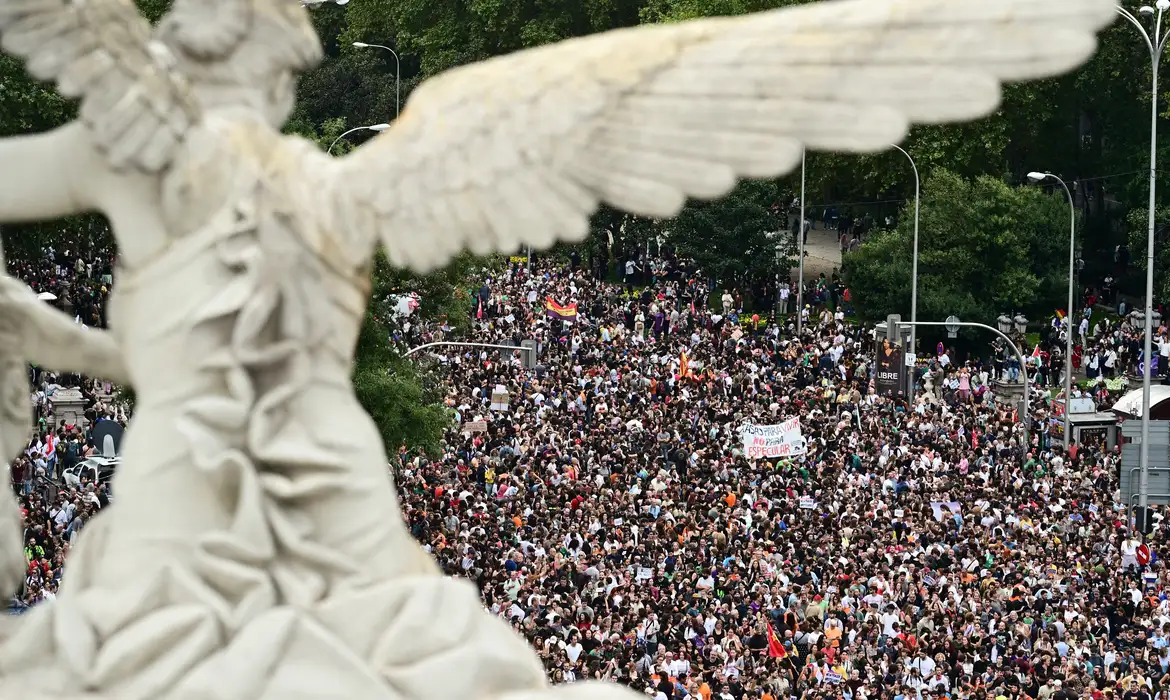 Manifestação contra a crise imobiliária, em Madri 3 de outubro de 2026 REUTERS/Juan Barbosa