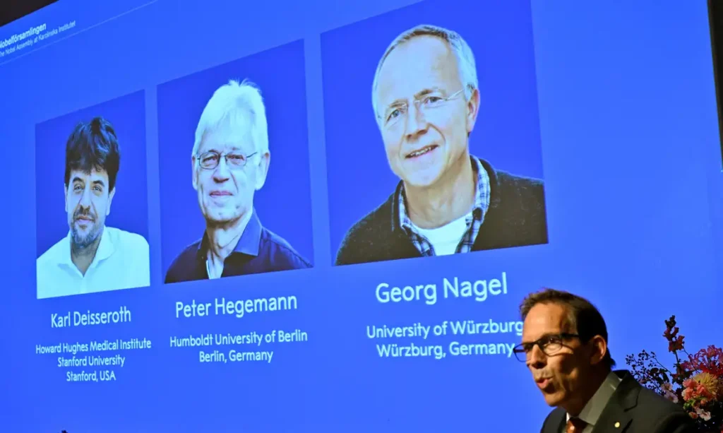 Karl Deisseroth, Peter Hegemann e Georg Nagel ganham Nobel de Fisiologia ou Medicina de 2026 5 de outubro de 2026 Agência de Notícias TT/Pontus Lundahl/via REUTERS