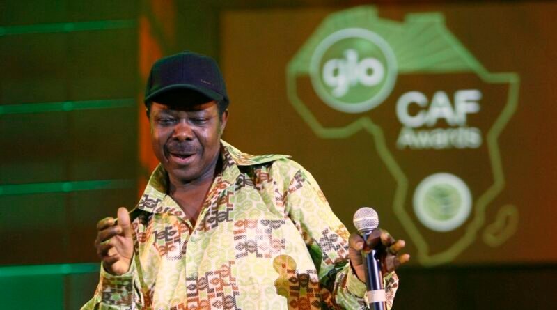 King Sunny Ade of Nigeria performs during the 2007 African Footballer of the Year award ceremony in Lome February 1, 2008. REUTERS/Luc Gnago (TOGO)