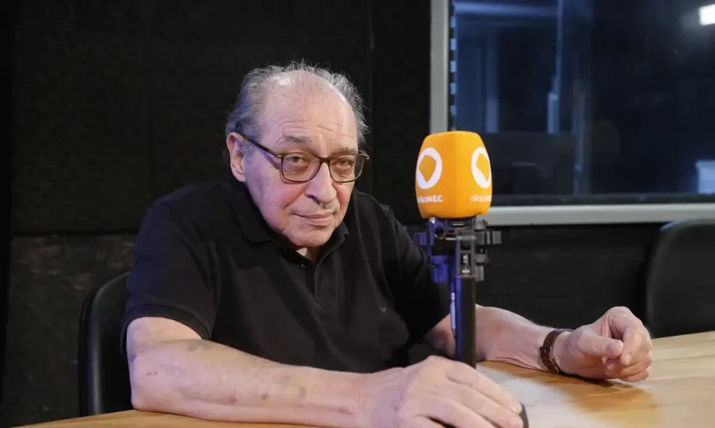 Rio de Janeiro (RJ), 02/03/2026 – O escritor Ruy Castro grava programas na Rádio MEC, com a esposa e jornalista Heloísa Seixas, e o programa Conversa com o Autor, com a jornalista Katy Navarro. Foto: Fernando Frazão/Agência Brasil