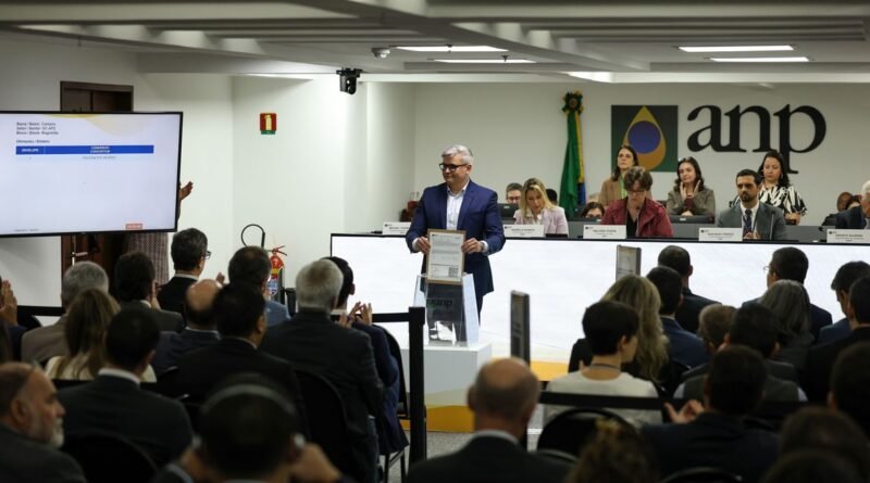 Rio de Janeiro (RJ), 07/10/2026 – Propostas são entregues durante a sessão pública do 4º Ciclo da Oferta Permanente de Partilha da Produção (OPP4), na sede da Agência Nacional do Petróleo, Gás Natural e Biocombustíveis (ANP), no centro do Rio de Janeiro. Foto: Tomaz Silva/Agência Brasil
