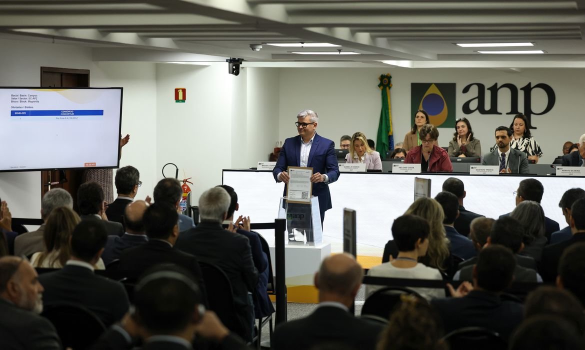 Rio de Janeiro (RJ), 07/10/2026 – Propostas são entregues durante a sessão pública do 4º Ciclo da Oferta Permanente de Partilha da Produção (OPP4), na sede da Agência Nacional do Petróleo, Gás Natural e Biocombustíveis (ANP), no centro do Rio de Janeiro. Foto: Tomaz Silva/Agência Brasil