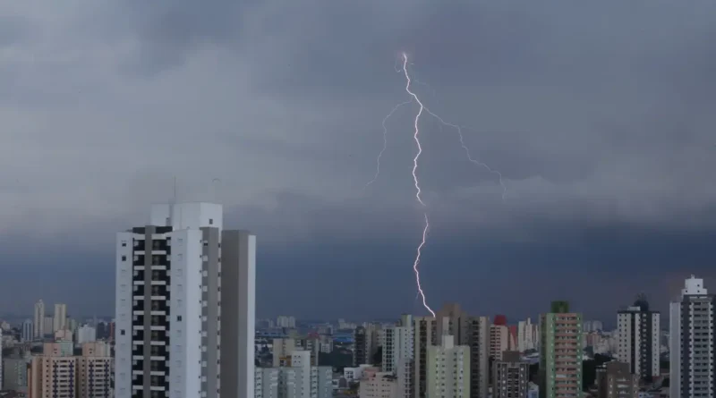 FILE PHOTO: General view as lightning strikes over Sao Paulo and part of the city of Sao Bernardo, Brazil January 26, 2019. REUTERS/Amanda Perobelli/File Photo