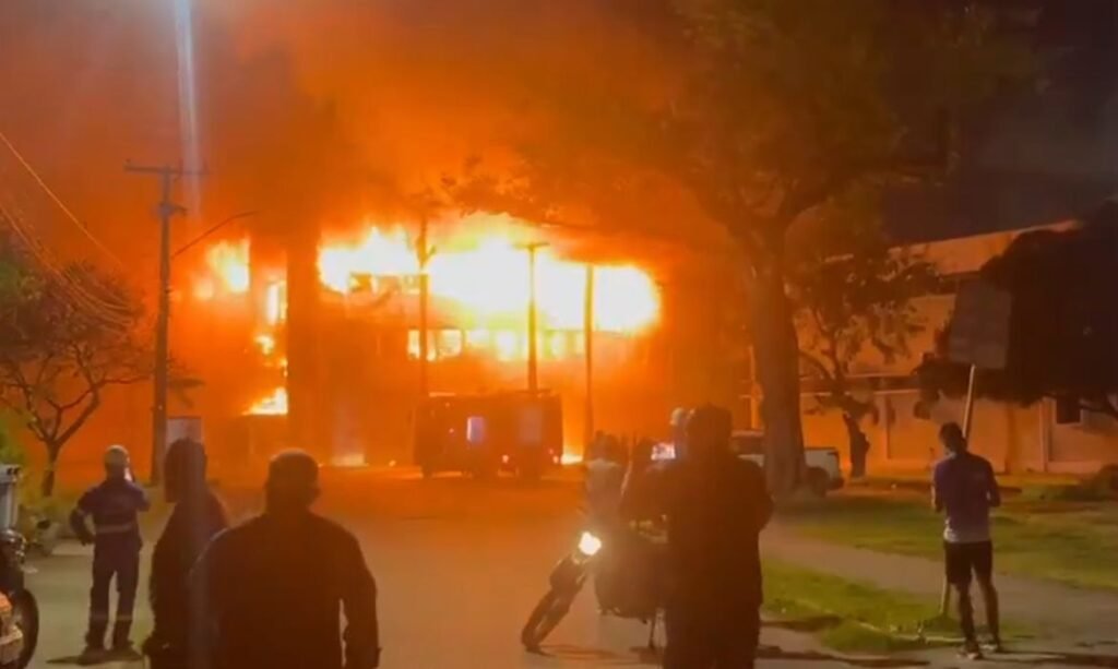 Brasília (DF), 08/10/2026 - Incêndio causa danos a prédio da Universidade Federal de Pernambuco. Frame STV da Silva/X