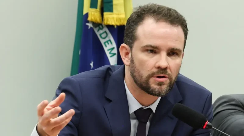 Brasília – DF – 12/05/2026 – Reunião da Comissão Especial da Câmara sobre o Fim da Escala 6x1 para debater os impactos econômicos da redução da escala de trabalho, sem redução de salário. Participou ministro da Fazenda, Dario Durigan. Foto Lula Marques/Agência Brasil