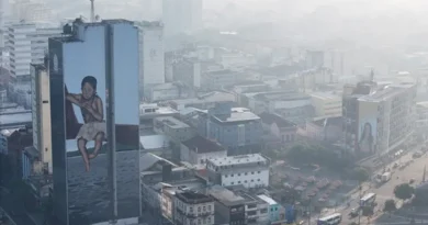 A drone view shows a mural on a building as smoke from Amazon wildfires and a burning landfill hangs over Manaus, Brazil, October 8, 2026. REUTERS/Bruno Kelly