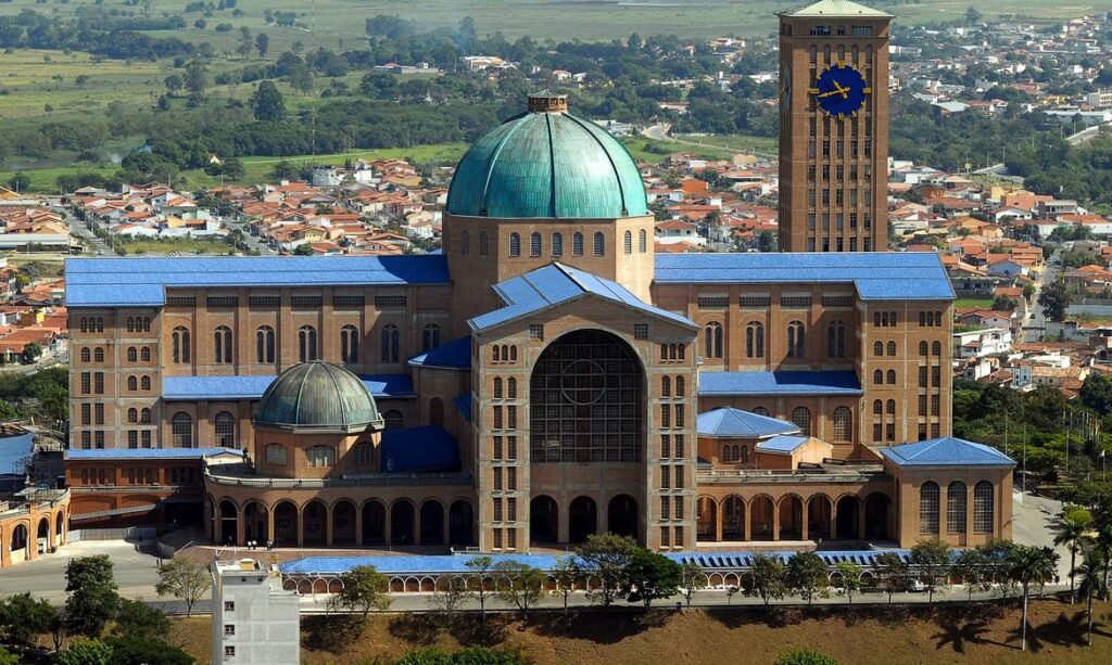 Santuário Nacional de Aparecida, localizado em Aparecida, SP - Brasil.