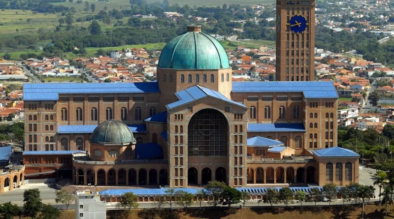 Santuário Nacional de Aparecida, localizado em Aparecida, SP - Brasil.