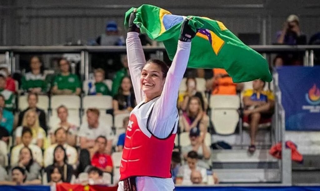 Brasília (DF), 24/10/2025 - A lutadora Maria Clara Pacheco colocou o Brasil de volta ao topo do pódio do Campeonato Mundial de taekwondo. Foto: CBTKD/Divulgação