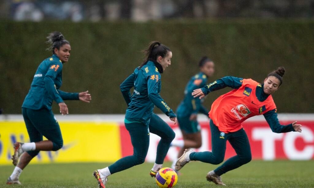 Seleção feminina de futebol treina antes de embate contra a França - futebol feminino