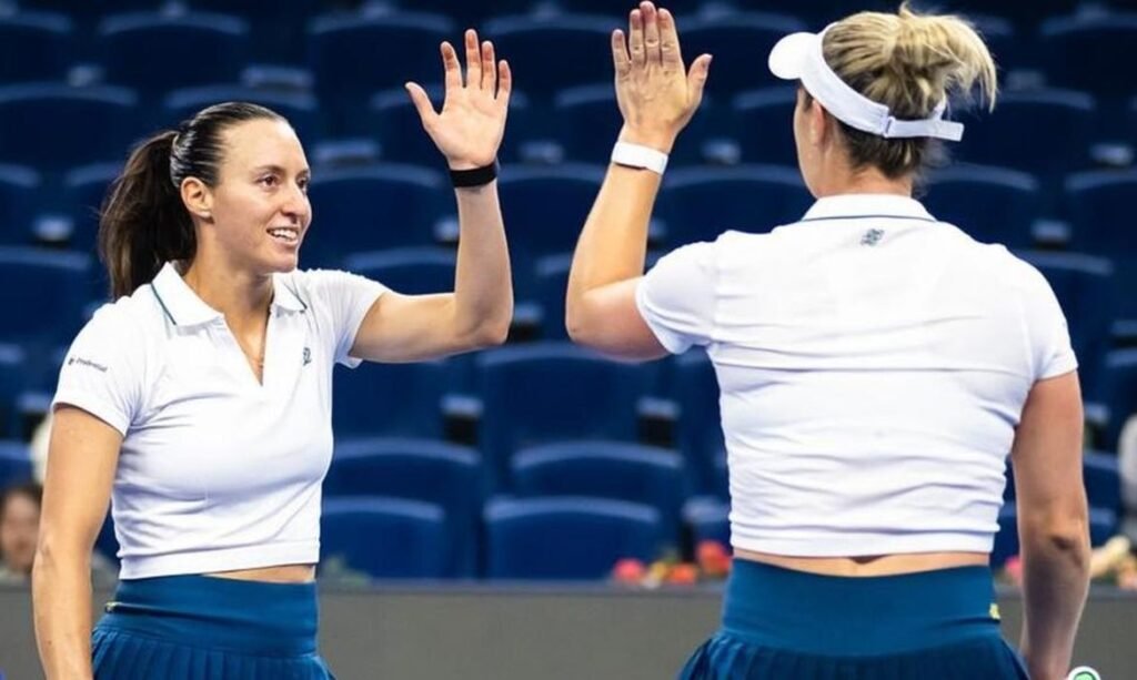 Dupla de Luisa Stefani com canadense Gabriela Dabrowski avança às semifinais do WTA 1000 de Pequim, em 08/10/2026