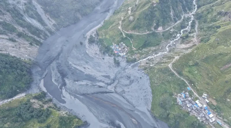 Imagens de drone mostram áreas afetadas por enchentes do rio Budhi Gandaki 11 de outubro de 2026 Divulgação via REUTERS