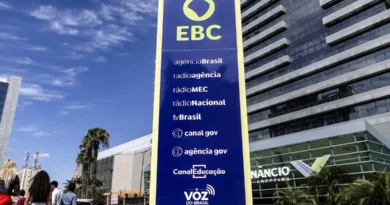 31/07/2026 - Brasília - Totem da EBC em Frente ao Shopping Venâncio em Brasília. Foto: Rafa Neddermeyer/ Agência Brasil
