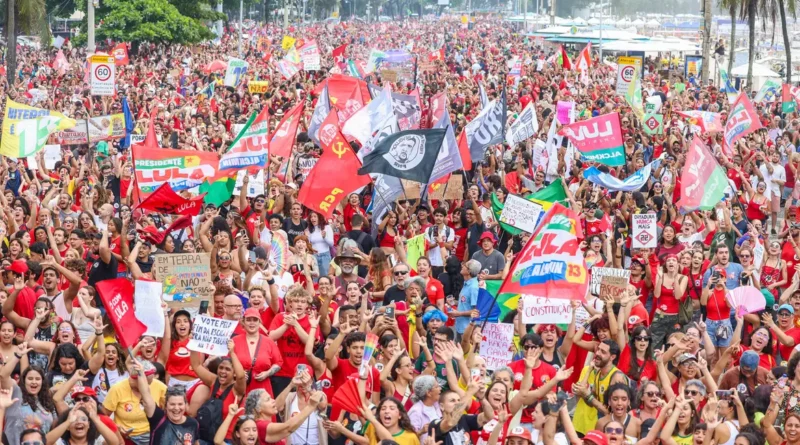 Rio de Janeiro (RJ), 12/10/2026 – Ato em apoio ao presidente Luiz Inácio Lula da Silva, que é candidato à reeleição, reúne apoiadores em Copacabana, na zona sul do Rio de Janeiro. Foto: Tomaz Silva/Agência Brasil