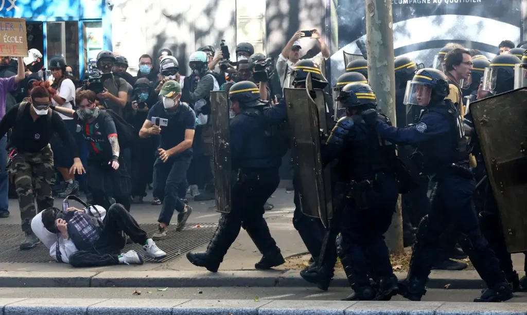 French CRS riot police charge amid clashes with protesters during a demonstration by high school and university students, supported by teachers' union and school parents, in Paris as part of a nationwide day of demonstrations and blockades, voicing anger over overcrowded classrooms, teacher shortages and dilapidated school buildings, which students blame on years of underinvestment, France, October 6, 2026. REUTERS/Yves Herman