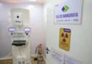 Brasília (DF) 23/10/2025 - Equipamento de mamografia da carreta de saúde da mulher do programa Agora Tem Especialistas no estacionamento do Hospital Regional de Ceilândia, cidade satélite de Brasília Foto: Fabio Rodrigues-Pozzebom/ Agência Brasil