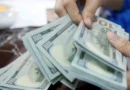 Notas de dólar 16 de maio de 2016 REUTERS/Kham