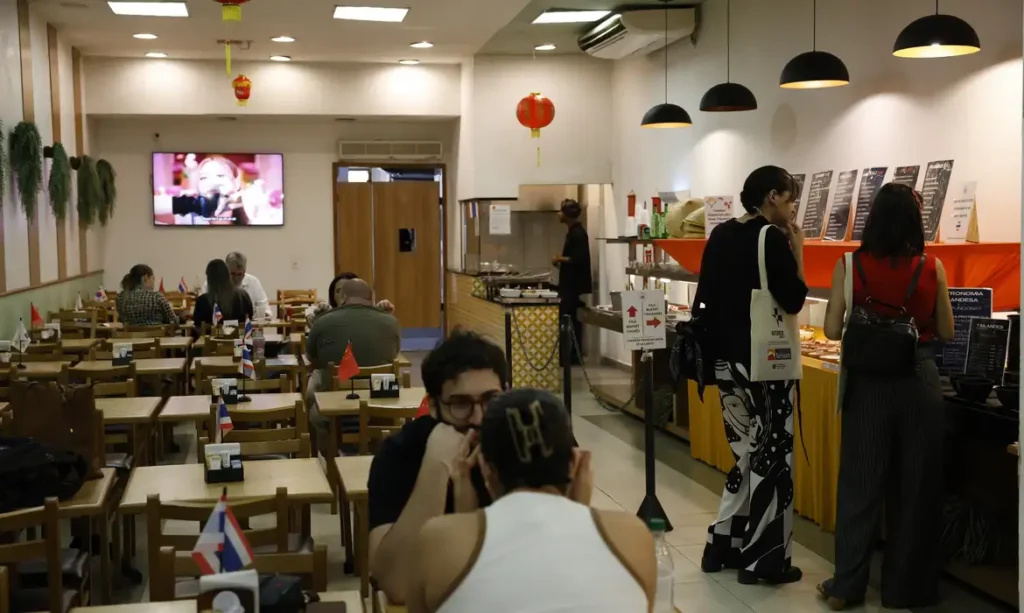 Rio de Janeiro (RJ), 12/01/2025 – Salão do restaurante Sol Gastronomia, na Lapa. Novo decreto moderniza o Programa de Alimentação do Trabalhador (PAT) e traz novas regras ao sistema de vale-alimentação e vale-refeição. Foto: Fernando Frazão/Agência Brasil