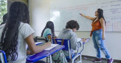 Brasília (DF), 25/06/2026 – Alunos do ensino médio do CED 16, na Ceilândia, aproveitam o segundo semestre letivo para intensificar a preparação em sala de aula visando o Exame Nacional do Ensino Médio (Enem), vestibulares, Programa de Avaliação Seriada (PAS/UnB) e outros processos seletivos de ingresso no ensino superior Foto: Rafa Neddermeyer/Agência Brasil