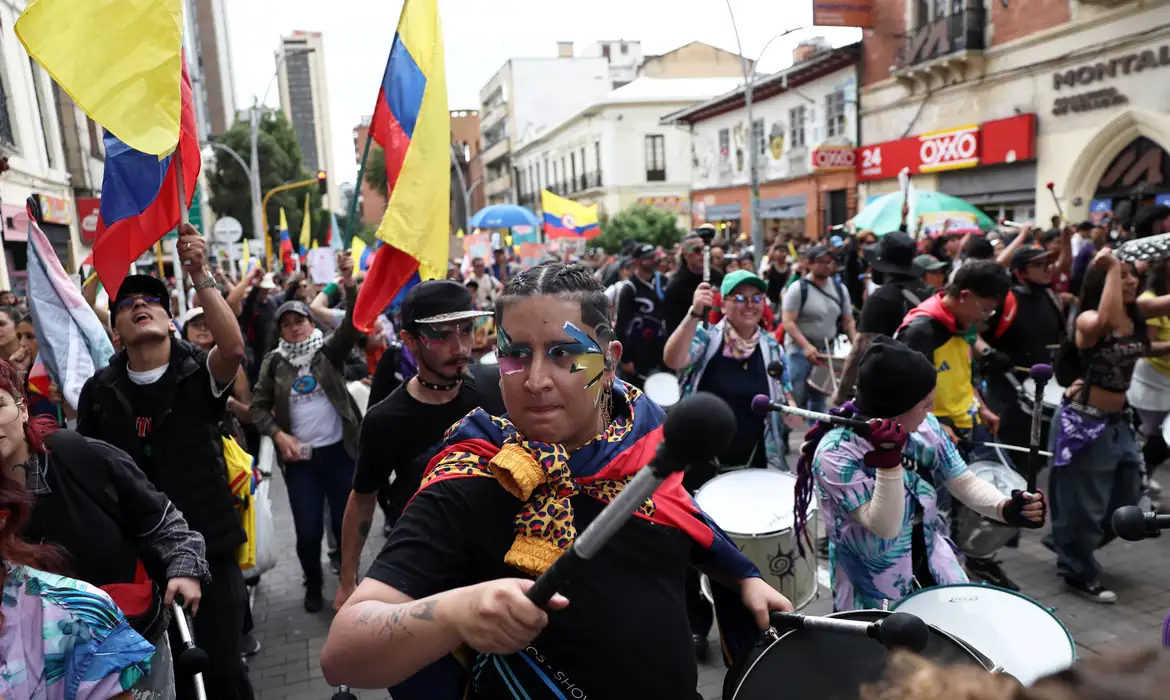 Demonstrators take part in a protest against the government of Colombian President Abelardo De La Espriella and its proposed labour and pension reforms, during a nationwide demonstration, in Bogota, Colombia, October 14, 2026. REUTERS/Luisa Gonzalez