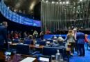 Plenário do Senado Federal durante sessão deliberativa ordinária. Ordem do dia. Na pauta, quinta e última sessão de discussão e votação, em primeiro turno, da proposta de emenda à Constituição que acaba com a escala 6x1 - seis dias de trabalho e um de repouso ( PEC 221/2019). O texto reduz a jornada laboral de 44 para 40 horas semanais, que podem ser cumpridas em cinco dias de oito horas diárias com repouso semanal remunerado de dois dias. A proposta estabelece dois dias de repouso, um deles preferencialmente aos domingos, sem redução salarial. Geral do plenário. À mesa, presidente do Senado Federal, senador Davi Alcolumbre (União-AP) conduz sessão. Foto: Ton Molina/Agência Senado