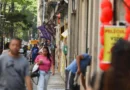 Rio de Janeiro (RJ), 15/10/2026 – Pessoas caminham em rua comercial no centro do Rio de Janeiro Foto: Tomaz Silva/Agência Brasil