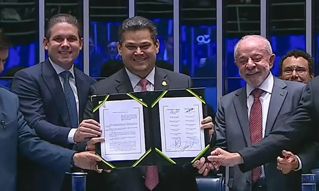 Brasília (DF), 16/10/2026 -Congresso promulga emendas sobre fim da jornada 6x1 e aposentadoria de agentes de saúde. Frame TV Senado