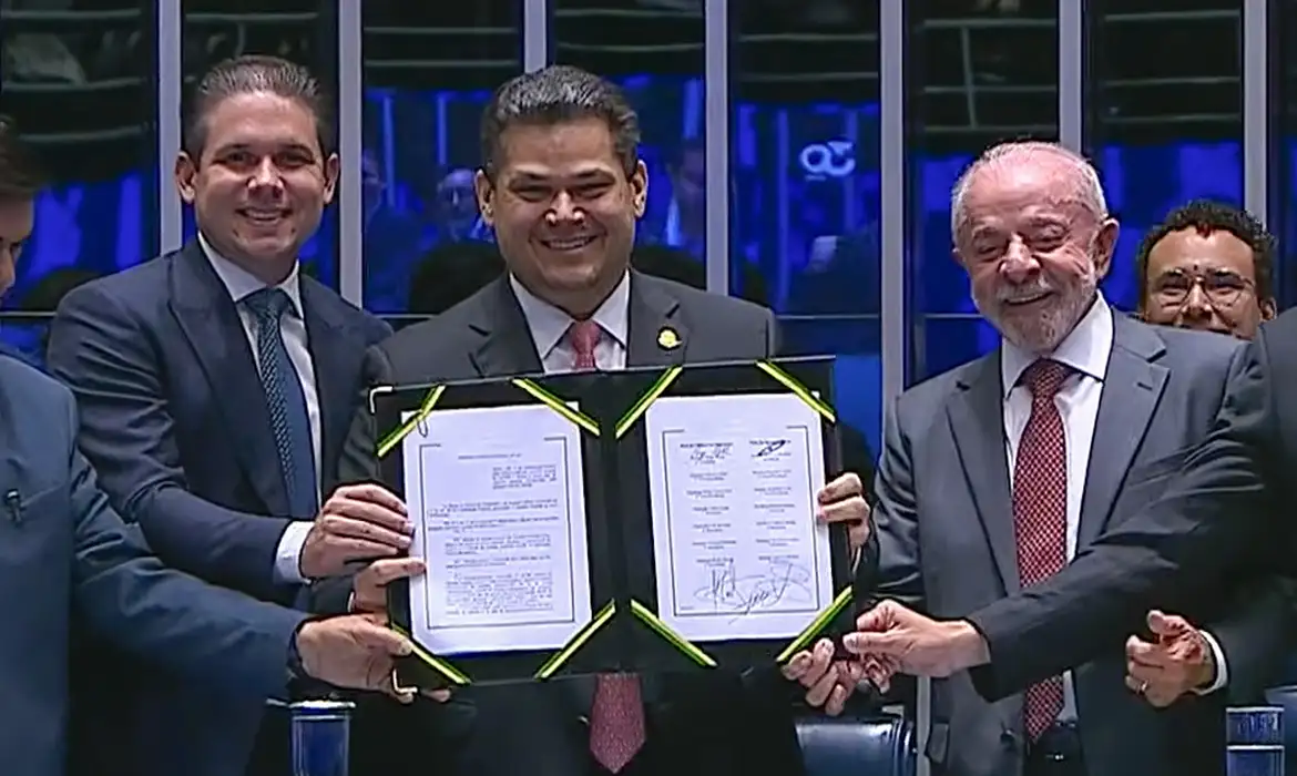 Congresso promulga emenda do fim da 6×1; escala 5×2 começa em 60 dias