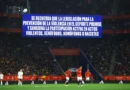 Telão exibe mensagem contra discriminação em jogo Espanha x Egito 31 de março de 2026 REUTERS/Albert Gea