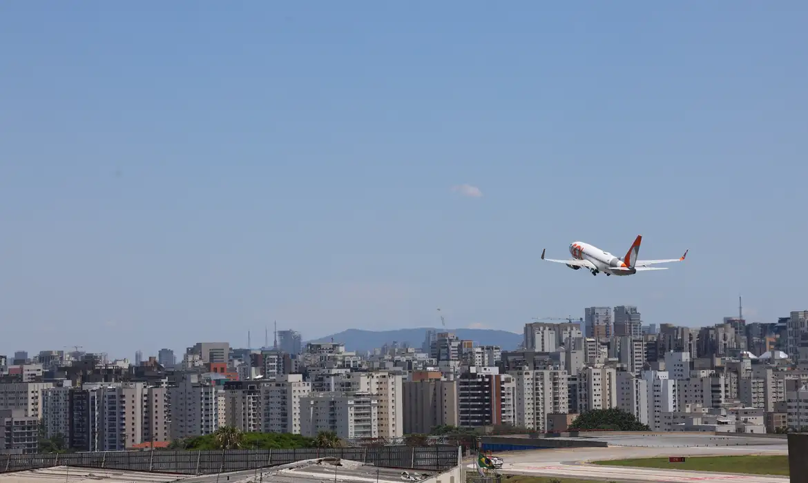 Anac estabelece regras mais restritivas para aviação em Congonhas (SP)